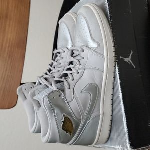 AIR JORDAN RETRO 1 (136065-001)